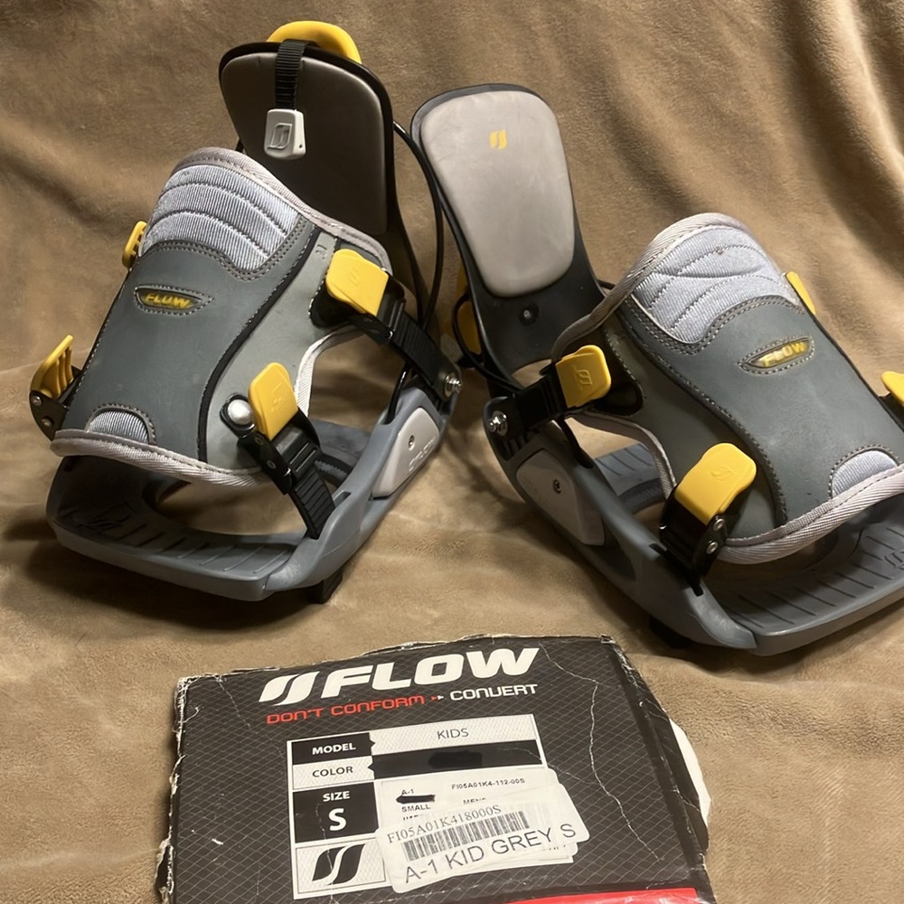 Flow kids snowboard bindings small